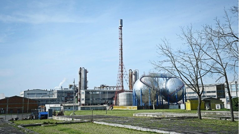 Pobunili se sindikati Petrokemije i Filipoviću zaprijetili "akcijama"