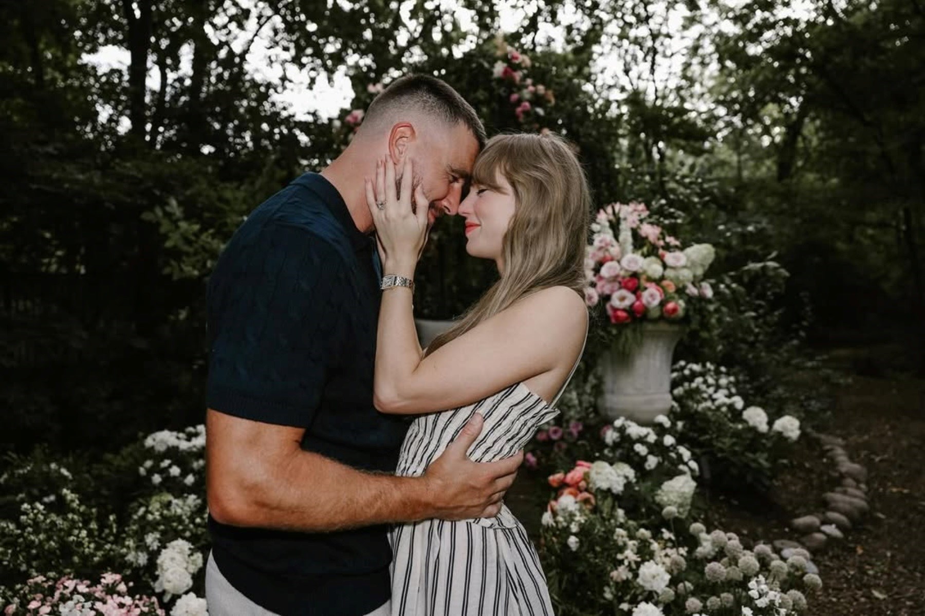 Taylor Swift iznenadila izborom manikure za zaruke