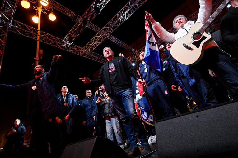 Što je sve Thompson pjevao na Trgu?