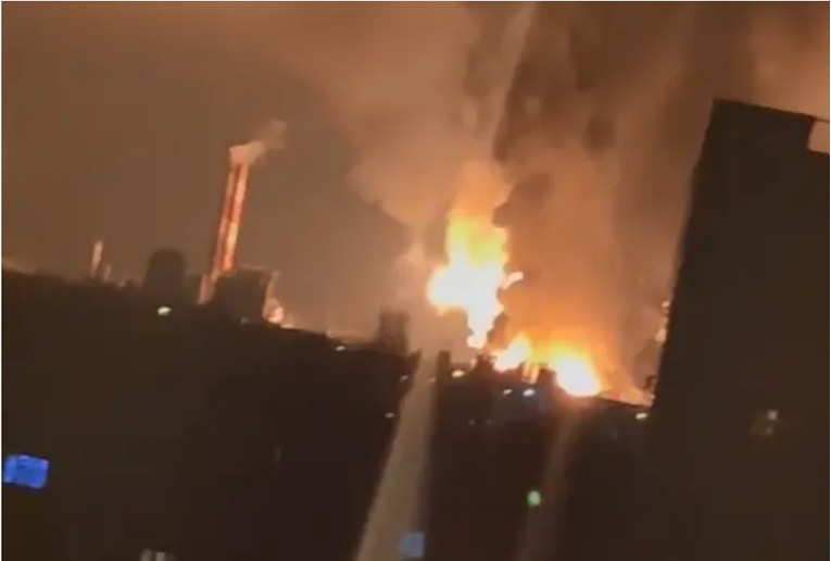 Руси: Украински беспилотни летала ја нападнаа фабриката на Лукоил во Русија