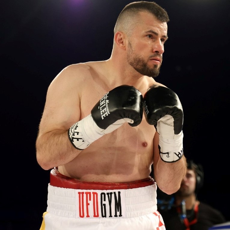 Bombarder s Neretve pobijedio 29. put u karijeri. Prebio je Argentinca u Hamburgu