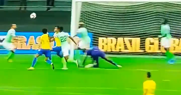 UZNEMIRUJUĆI VIDEO Teška ozljeda nigerijskog vratara na utakmici s Brazilom