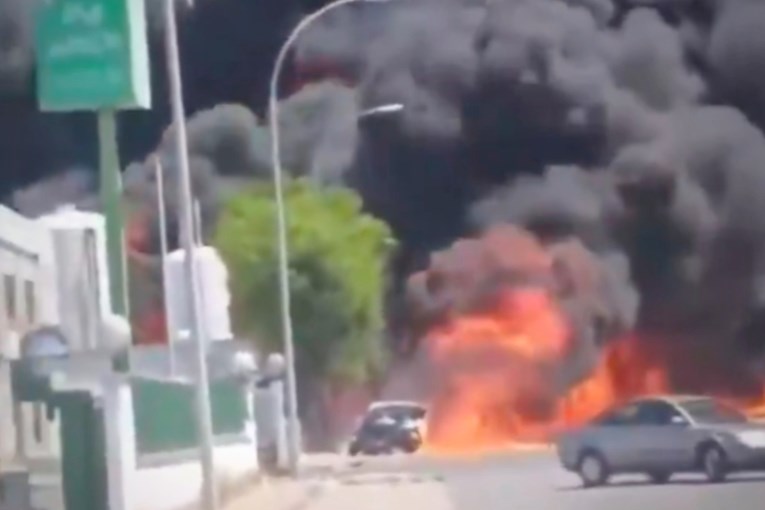 Eksplozija i požar kod Seville. 80.000 ljudi zatvoreno u kućama zbog otrovnog dima