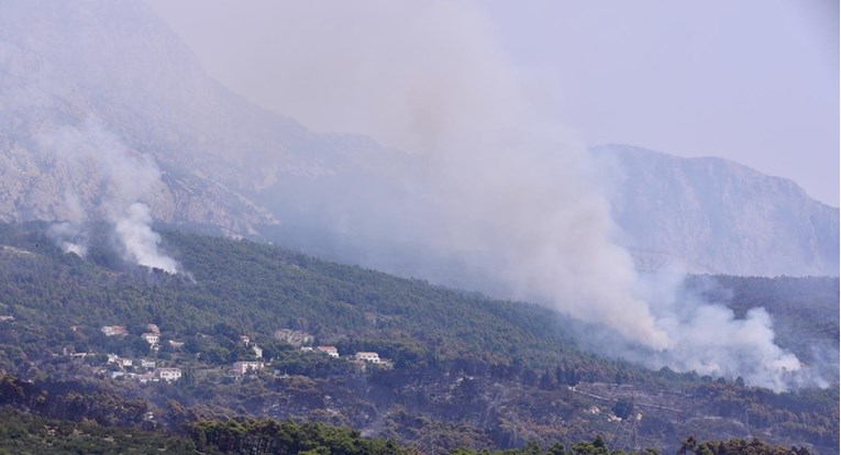 Situacija u Tučepima i kod Trogira i dalje ozbiljna. Bura bi mogla biti problem