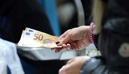 U Splitu zamolio ženu da mu "usitni" 50 eura. Na novčanici pisalo "movie money"