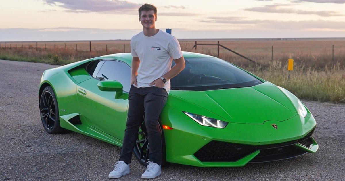 Youtuber kupio tunirani Lamborghini i završio u drvetu. Drvo je pobijedilo