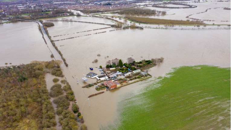 Vatrogascima u nadzoru poplavljenih područja pomažu dronovi