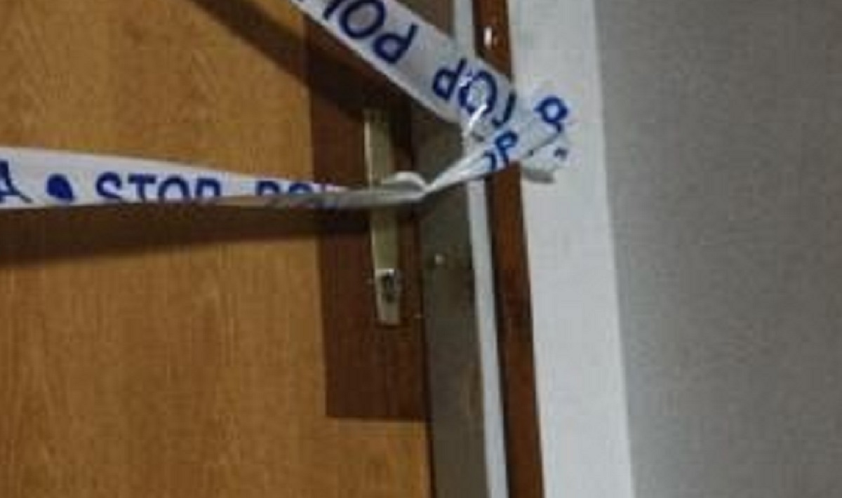 Muškarac u Splitu prijavljen zbog buke u stanu, napao policiju, srušio ih na pod