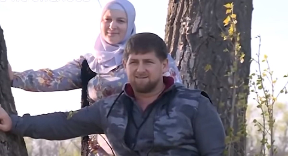 Kadirovljeva žena rodila 14 djece. Putin joj dao nagradu Herojska majka