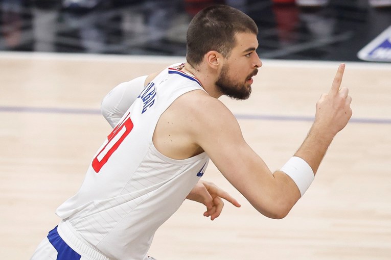 Pogledajte kako su se Clippersi oprostili od Zupca nakon što su ga poslali u Indianu