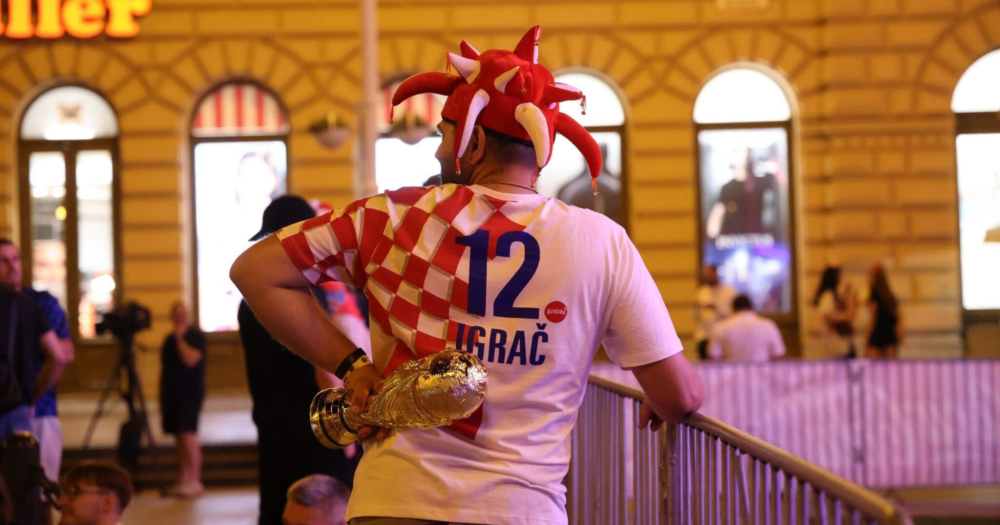 VIDEO Pitali smo Hrvate koji čekaju utakmicu kako će se probuditi sutra za posao