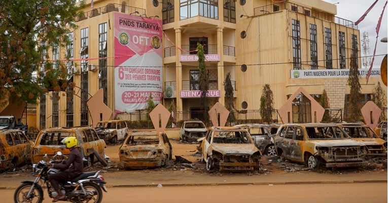 Delegacija zapadnoafričkog bloka sastala se s huntom i svrgnutim predsjednikom Nigera