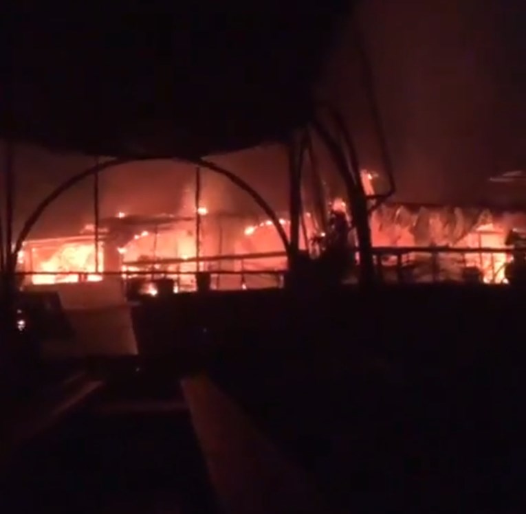 VIDEO Požar progutao noćni klub u Indiji. Najmanje 25 mrtvih, među njima turisti