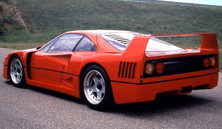 Ušao u salon i zamijenio skupocjeni Ferrari F40 za terenca
