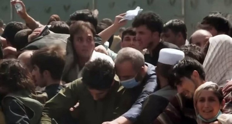 U stampedu kod aerodroma u Kabulu pregažena dvogodišnja curica