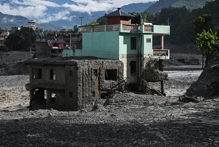 VIDEO Ova "čudesna kuća" je jedina preživjela katastrofalnu poplavu u Nepalu