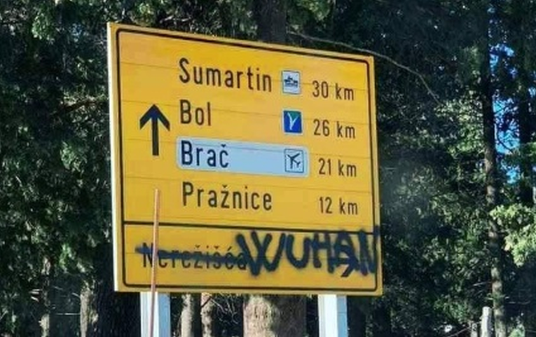 Nakon još 9 zaraženih Fejsom se šire fotke neobičnog natpisa na bračkim tablama