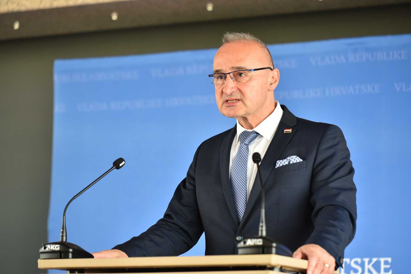 Grlić Radman: "Presjednik" Milanović je dvorska luda