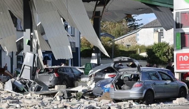 Sedam poginulih u eksploziji na benzinskoj u Irskoj, preživjele traže u ruševinama
