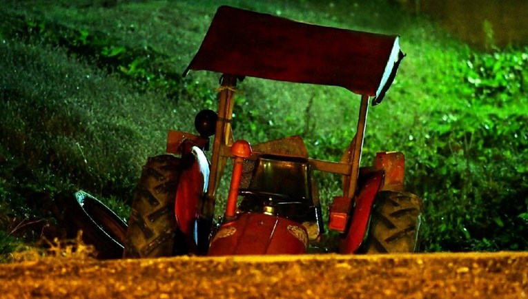 Dijete kod Križevaca palo s traktora, bore mu se za život