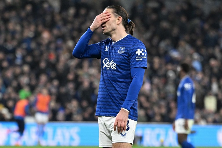 Grealish izbačen iz momčadi Evertona