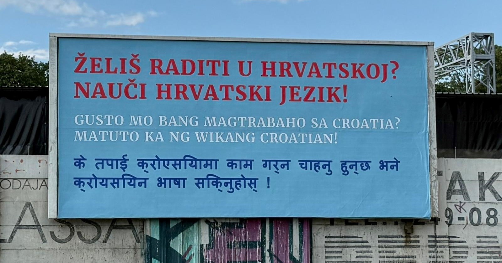 Ljudi se sprdaju s DP-ovcima zbog plakata o jeziku: "A da prije vi naučite hrvatski?"