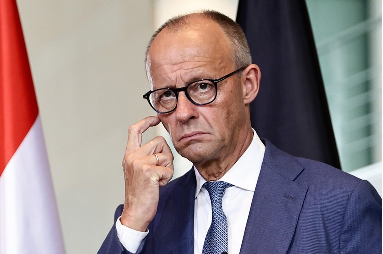 Merz Iranu: Prestanite destabilizirati regiju i prekinite blokadu Hormuza