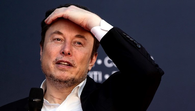 Musk: Tesla će 8. kolovoza predstaviti robotaksi
