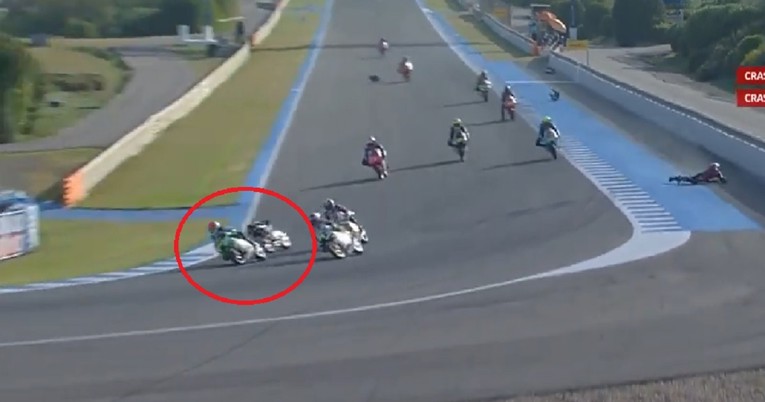 VIDEO Nevjerojatna nesreća u moto-utrci. Motor bez vozača izazvao sudar