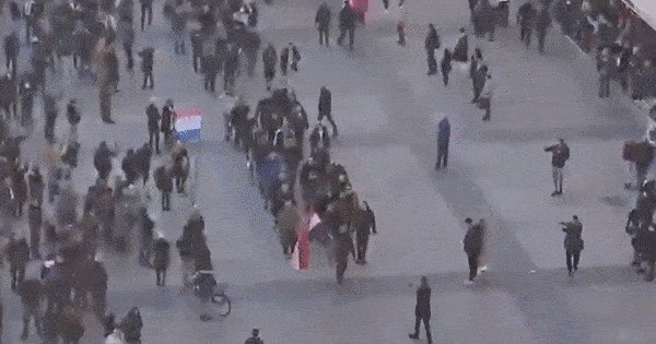 Tko su ljudi koji su se postrojili na Trgu i predstavili kao paravojna jedinica?