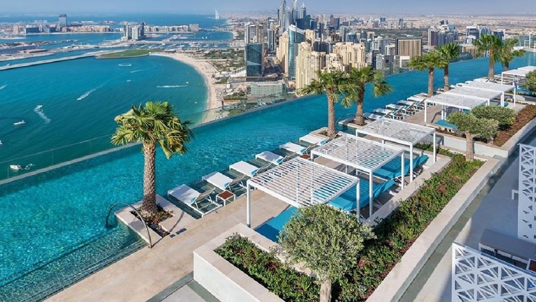 U Dubaiju otvoren bazen na 77. katu, pogledajte kako izgleda