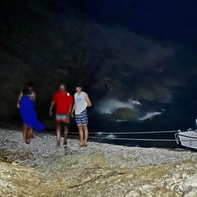 Riječki HGSS spasio četvero koji zbog bure gliserom nisu mogli do Krka