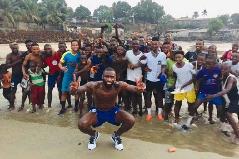 Rüdiger platio operaciju za 11 djece pa krenuo pomagati još stotine njih