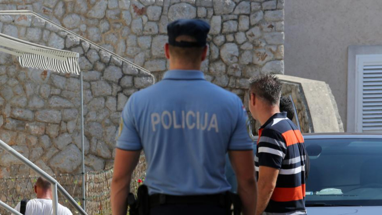 Na Lošinju našli i zadržali torbicu s 45.300 €: Dva Čeha u zatvoru, dio novca nedostaje