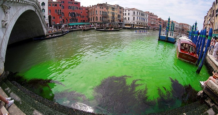 Riješen misterij: Otkriveno zbog čega je pozelenila voda u glavnom kanalu u Veneciji 