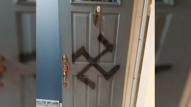 U Francuskoj izbodena Židovka, na ulaznim vratima stana pronađena svastika