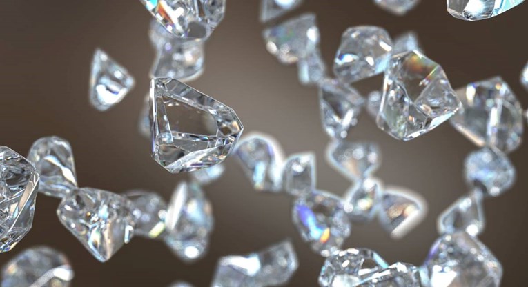Znanstvenici gađali plastiku snažnim laserom, stvorili sićušne dijamante