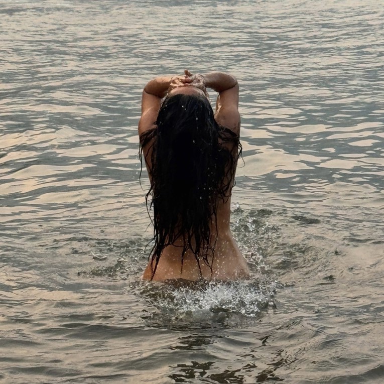 Slavna glumica (60), zapalila internet, proslavila rođendan 18+ fotkama