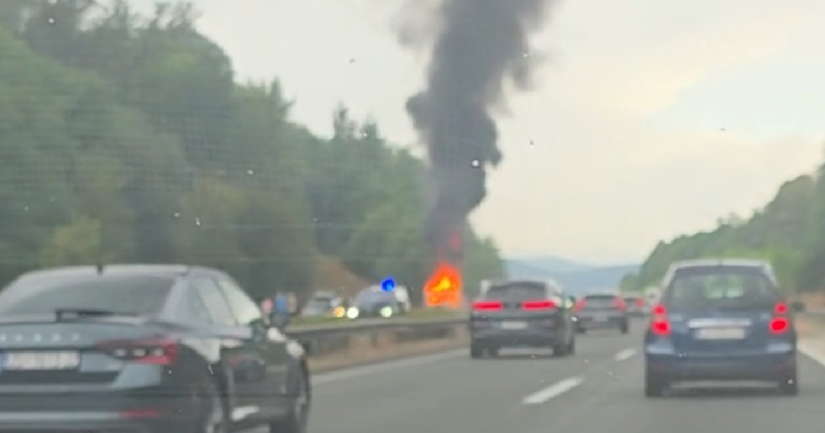 VIDEO Gori kamp-kućica na A1, kolona prema Zagrebu 6 km. Kod Bosiljeva još 11 km