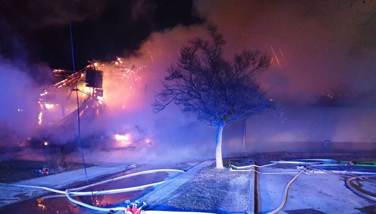 VIDEO Veliki požar u Termama Čatež, dvije osobe u bolnici
