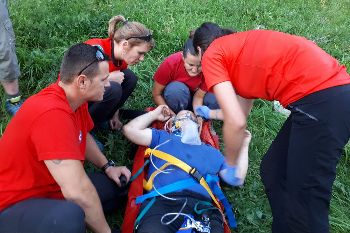 FOTO HGSS spasio paraglajdera koji se srušio kod Gospića