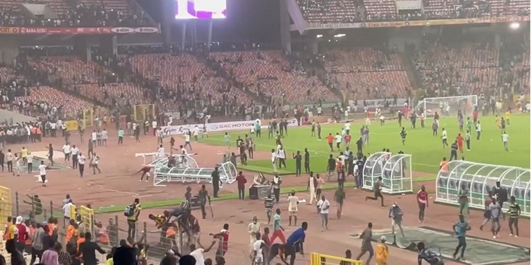 VIDEO Navijači afričke velesile demolirali stadion zbog neodlaska na SP