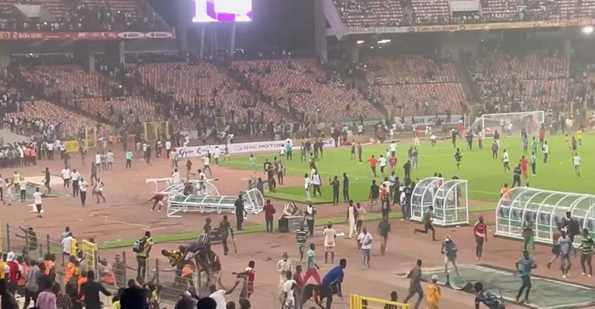VIDEO Navijači afričke velesile demolirali stadion zbog neodlaska na SP