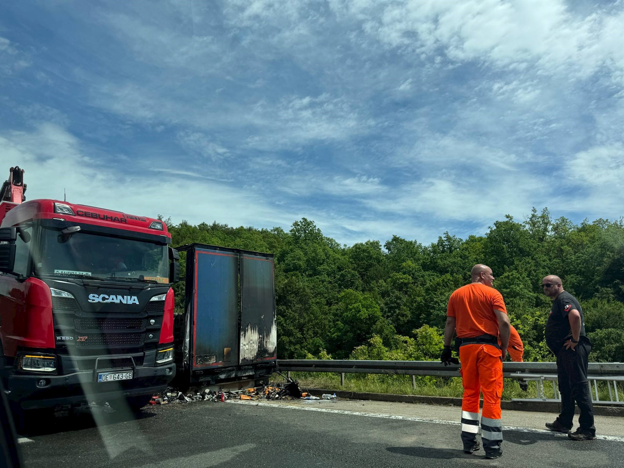 Zbog požara na A1 stoji promet prema Zagrebu, zastoji i na drugim cestama