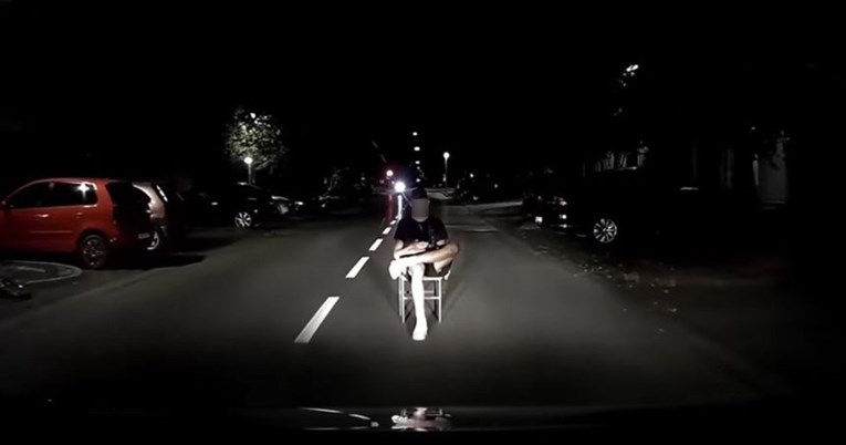 Dečko u Osijeku sjeo na stolac nasred ceste i čekao jureći automobil