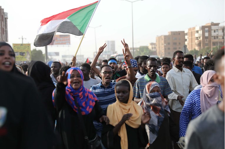 Tisuće diljem Sudana prosvjeduju zbog ubojstva prosvjednika: "Krv za krv"