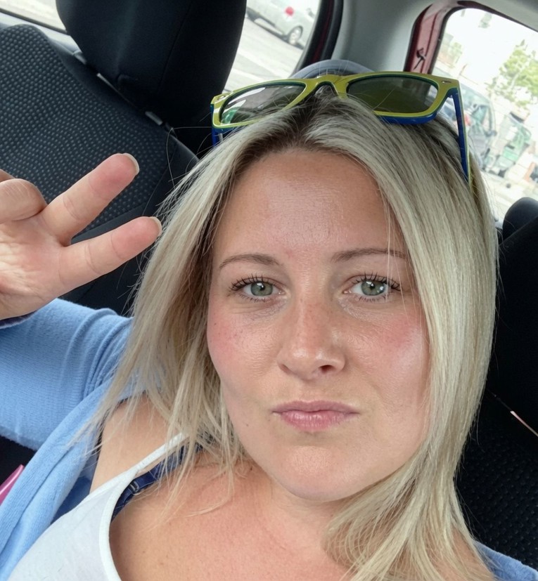 Žena ubijena u Walesu jer je otvorila vrata stana članu bande. Šest osuđenih