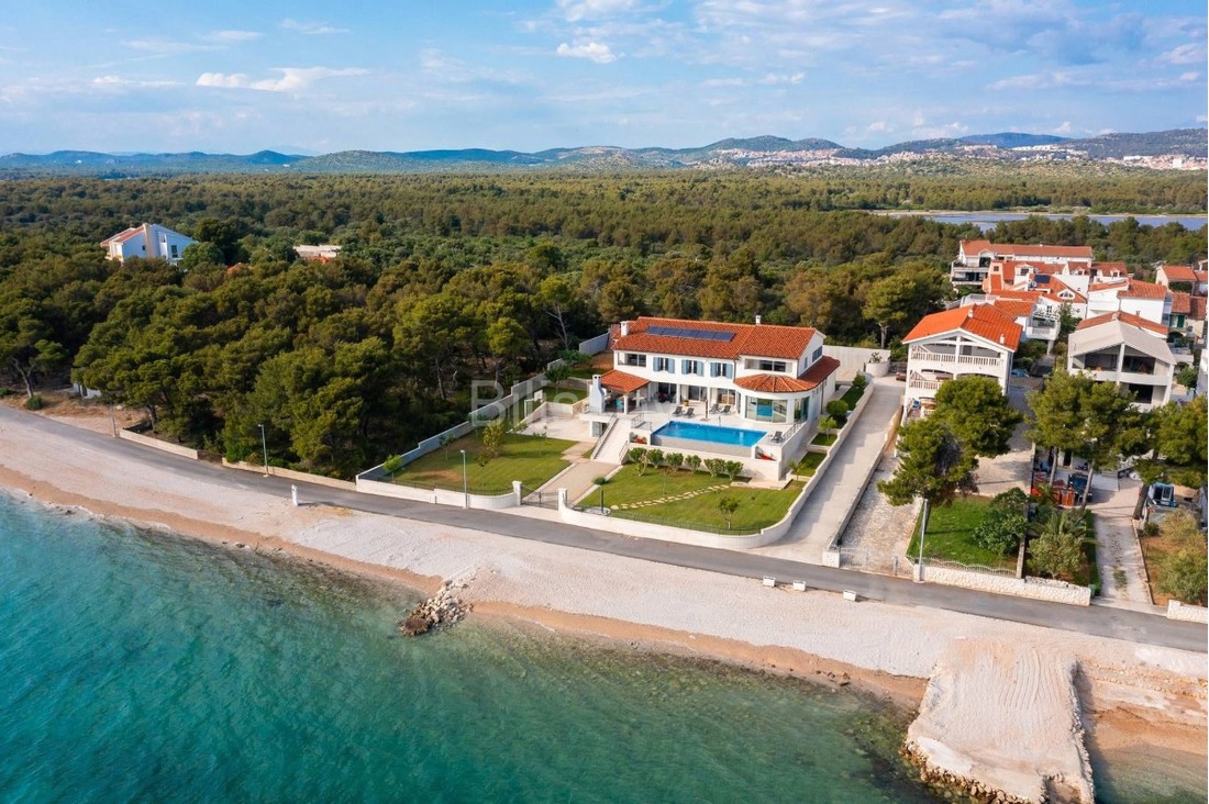 Vila kod Šibenika je među najskupljim nekretninama u RH (i prodaje se uz popust)