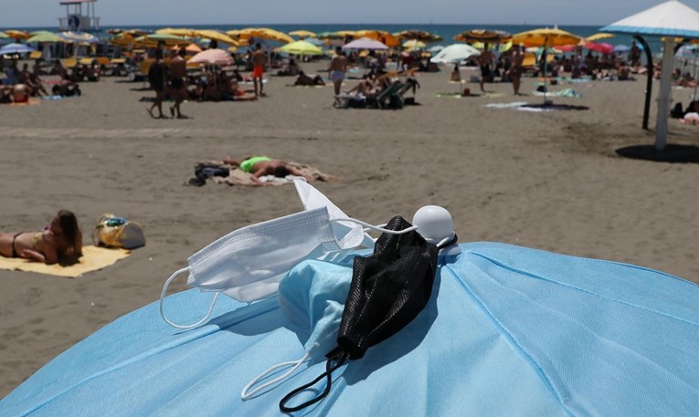 Italija proglašena zemljom niskog rizika, maske vani više nisu obavezne