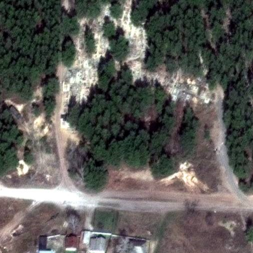 FOTO Objavljene satelitske snimke masovne grobnice u oslobođenom Izjumu